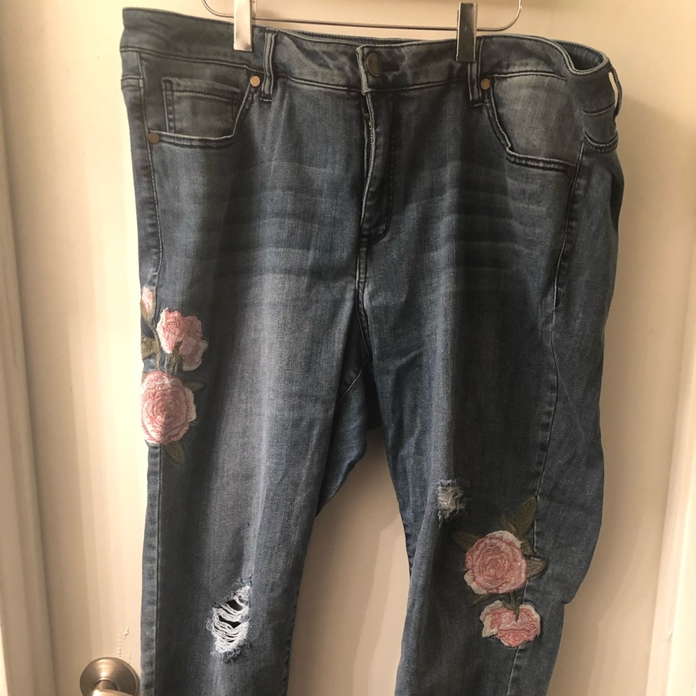 Lane Bryant Ripped Appliqué Ankle Length Jeans